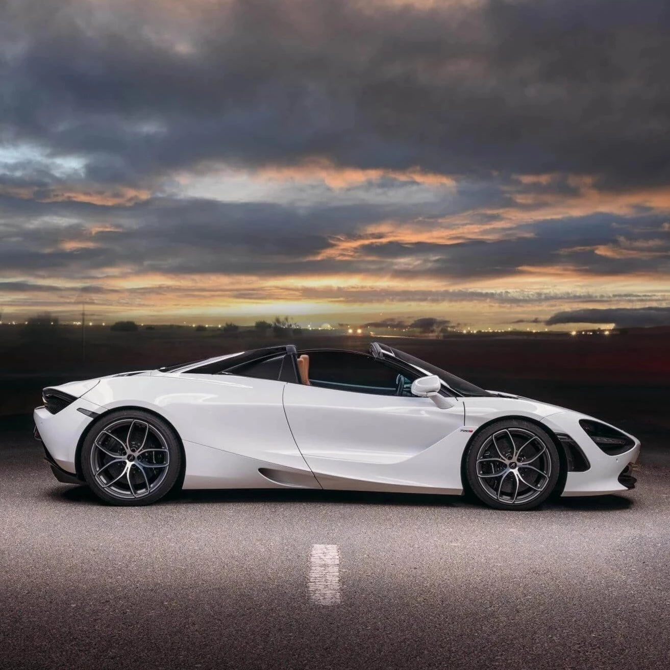 McLaren 720S 2020 (WHITE) five luxury car rental